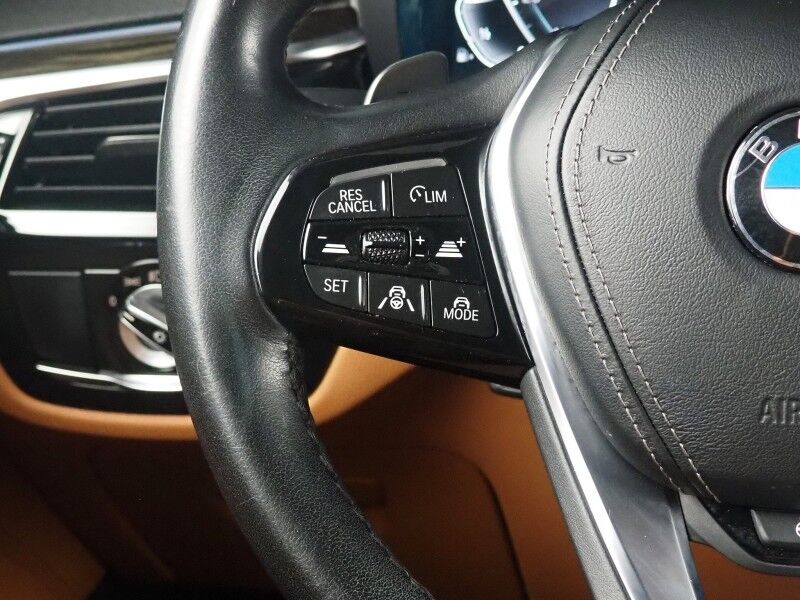 2021 BMW 530e iPerformance Plug-In Hybrid *HEADS-UP DISPLAY, ADAPTIVE CRUISE, SAFETY ALERTS, 360 VIEW CAMERAS, MOONROOF, HEATED SEATS/STEERING, 19 INCH WHEELS, HARMAN/KARDON, WIRELESS CHARGING, APPLE CARPLAY Round Rock TX