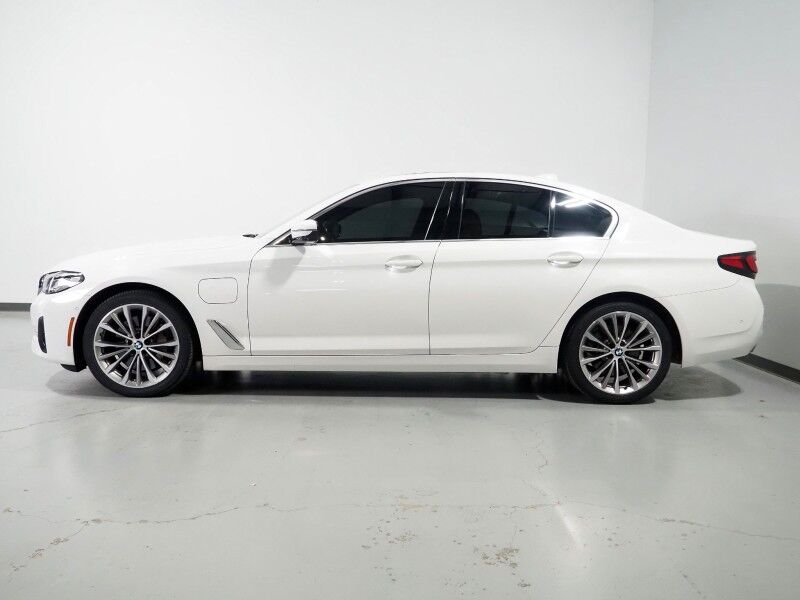 2021 BMW 530e iPerformance Plug-In Hybrid *HEADS-UP DISPLAY, ADAPTIVE CRUISE, SAFETY ALERTS, 360 VIEW CAMERAS, MOONROOF, HEATED SEATS/STEERING, 19 INCH WHEELS, HARMAN/KARDON, WIRELESS CHARGING, APPLE CARPLAY Round Rock TX