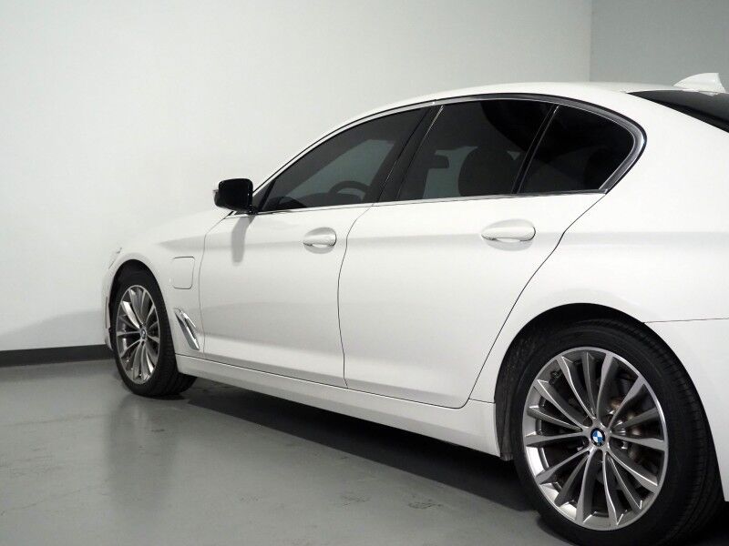 2021 BMW 530e iPerformance Plug-In Hybrid *HEADS-UP DISPLAY, ADAPTIVE CRUISE, SAFETY ALERTS, 360 VIEW CAMERAS, MOONROOF, HEATED SEATS/STEERING, 19 INCH WHEELS, HARMAN/KARDON, WIRELESS CHARGING, APPLE CARPLAY Round Rock TX