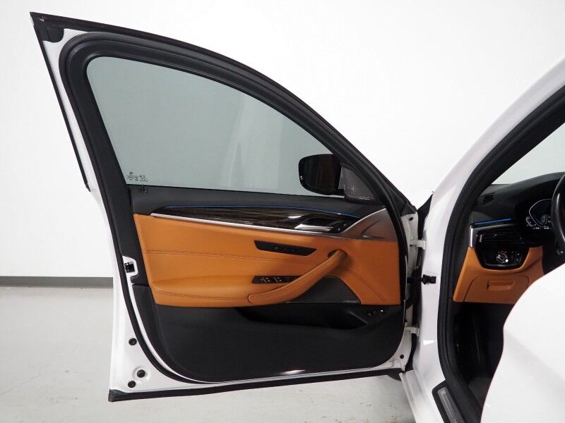 2021 BMW 530e iPerformance Plug-In Hybrid *HEADS-UP DISPLAY, ADAPTIVE CRUISE, SAFETY ALERTS, 360 VIEW CAMERAS, MOONROOF, HEATED SEATS/STEERING, 19 INCH WHEELS, HARMAN/KARDON, WIRELESS CHARGING, APPLE CARPLAY Round Rock TX