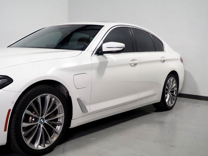 2021 BMW 530e iPerformance Plug-In Hybrid *HEADS-UP DISPLAY, ADAPTIVE CRUISE, SAFETY ALERTS, 360 VIEW CAMERAS, MOONROOF, HEATED SEATS/STEERING, 19 INCH WHEELS, HARMAN/KARDON, WIRELESS CHARGING, APPLE CARPLAY Round Rock TX