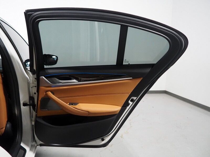 2021 BMW 530e iPerformance Plug-In Hybrid *HEADS-UP DISPLAY, ADAPTIVE CRUISE, SAFETY ALERTS, 360 VIEW CAMERAS, MOONROOF, HEATED SEATS/STEERING, 19 INCH WHEELS, HARMAN/KARDON, WIRELESS CHARGING, APPLE CARPLAY Round Rock TX