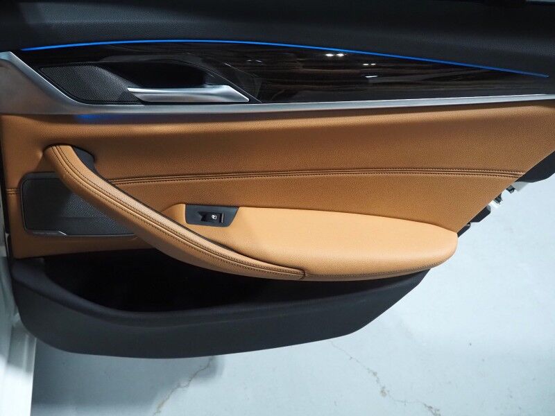 2021 BMW 530e iPerformance Plug-In Hybrid *HEADS-UP DISPLAY, ADAPTIVE CRUISE, SAFETY ALERTS, 360 VIEW CAMERAS, MOONROOF, HEATED SEATS/STEERING, 19 INCH WHEELS, HARMAN/KARDON, WIRELESS CHARGING, APPLE CARPLAY Round Rock TX