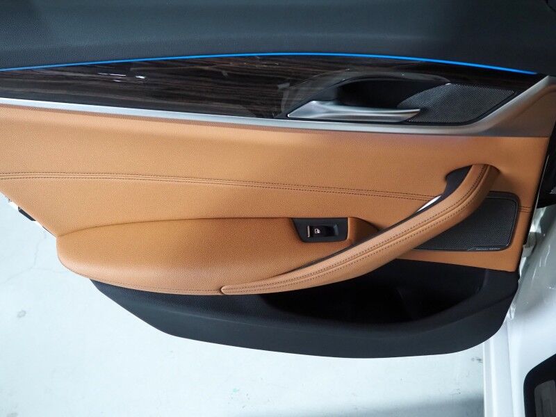 2021 BMW 530e iPerformance Plug-In Hybrid *HEADS-UP DISPLAY, ADAPTIVE CRUISE, SAFETY ALERTS, 360 VIEW CAMERAS, MOONROOF, HEATED SEATS/STEERING, 19 INCH WHEELS, HARMAN/KARDON, WIRELESS CHARGING, APPLE CARPLAY Round Rock TX