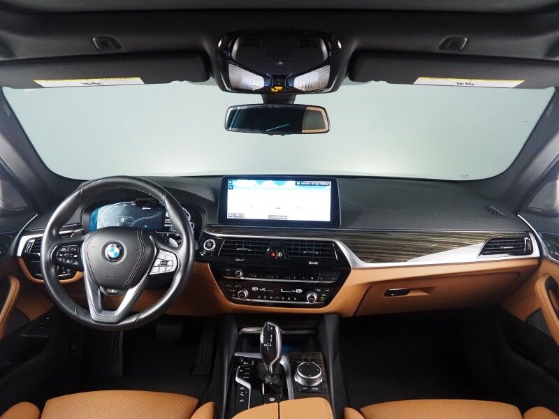 2021 BMW 530e iPerformance Plug-In Hybrid *HEADS-UP DISPLAY, ADAPTIVE CRUISE, SAFETY ALERTS, 360 VIEW CAMERAS, MOONROOF, HEATED SEATS/STEERING, 19 INCH WHEELS, HARMAN/KARDON, WIRELESS CHARGING, APPLE CARPLAY