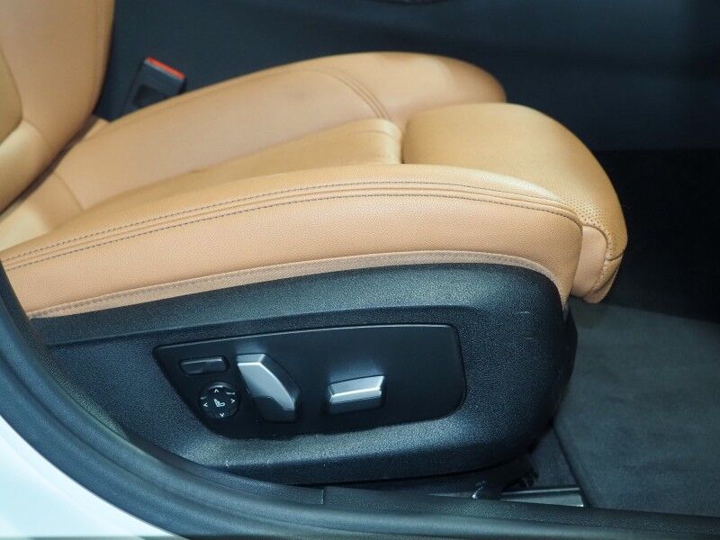 2021 BMW 530e iPerformance Plug-In Hybrid *HEADS-UP DISPLAY, ADAPTIVE CRUISE, SAFETY ALERTS, 360 VIEW CAMERAS, MOONROOF, HEATED SEATS/STEERING, 19 INCH WHEELS, HARMAN/KARDON, WIRELESS CHARGING, APPLE CARPLAY Round Rock TX