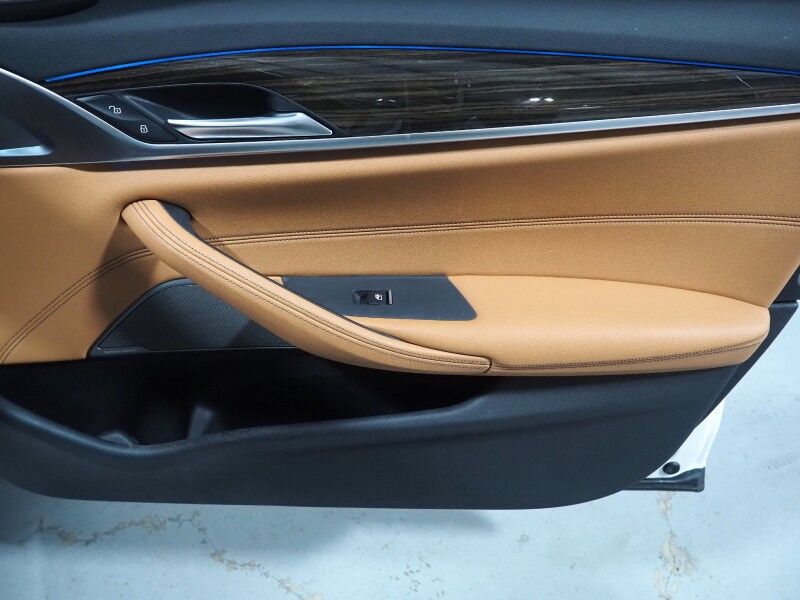 2021 BMW 530e iPerformance Plug-In Hybrid *HEADS-UP DISPLAY, ADAPTIVE CRUISE, SAFETY ALERTS, 360 VIEW CAMERAS, MOONROOF, HEATED SEATS/STEERING, 19 INCH WHEELS, HARMAN/KARDON, WIRELESS CHARGING, APPLE CARPLAY Round Rock TX