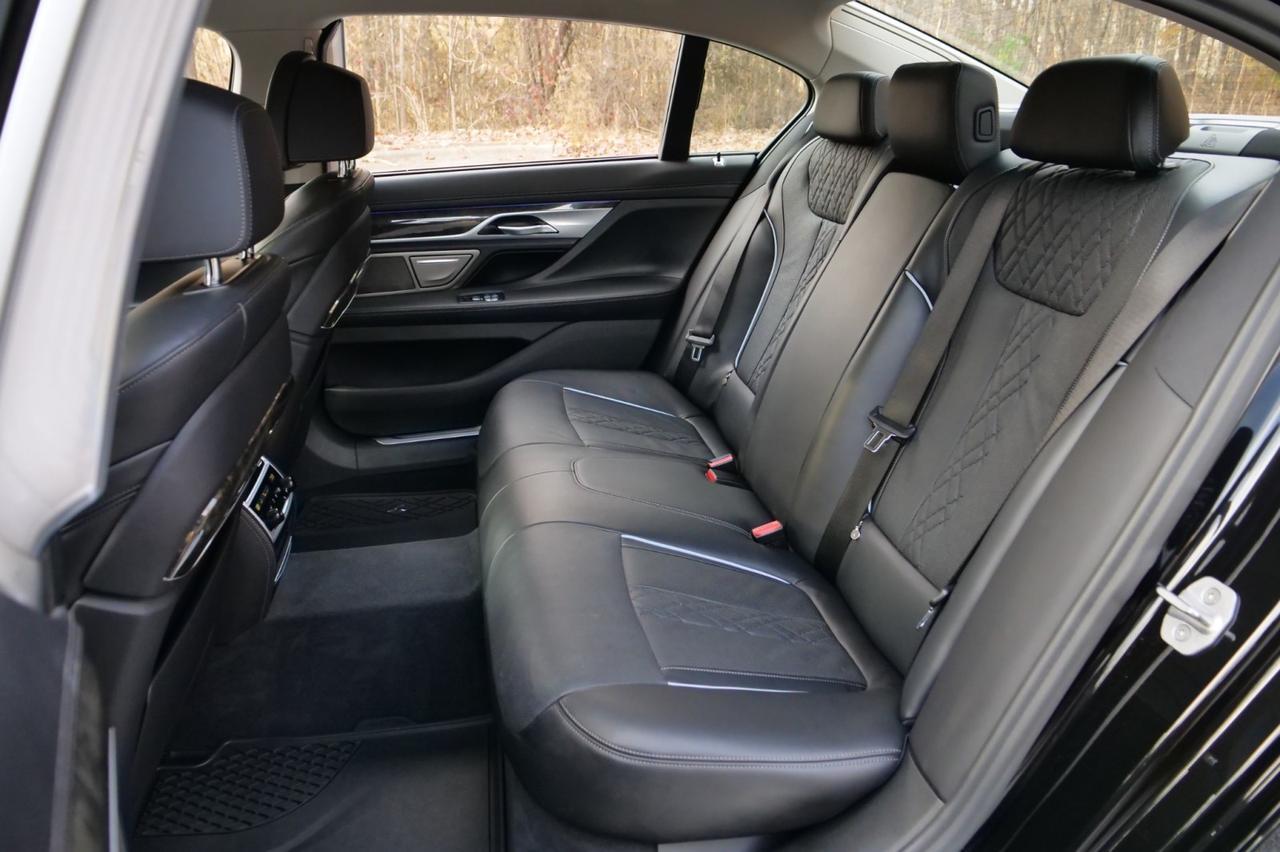 2021 BMW 750i xDrive / Executive Package / Driving Assistance Pacakge! Lincolnton NC