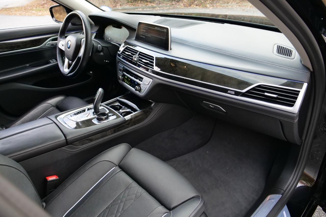 2021 BMW 750i xDrive / Executive Package / Driving Assistance Pacakge! Lincolnton NC