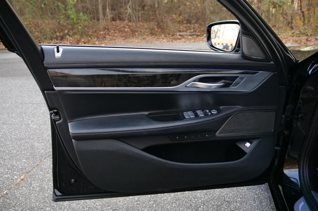 2021 BMW 750i xDrive / Executive Package / Driving Assistance Pacakge! Lincolnton NC