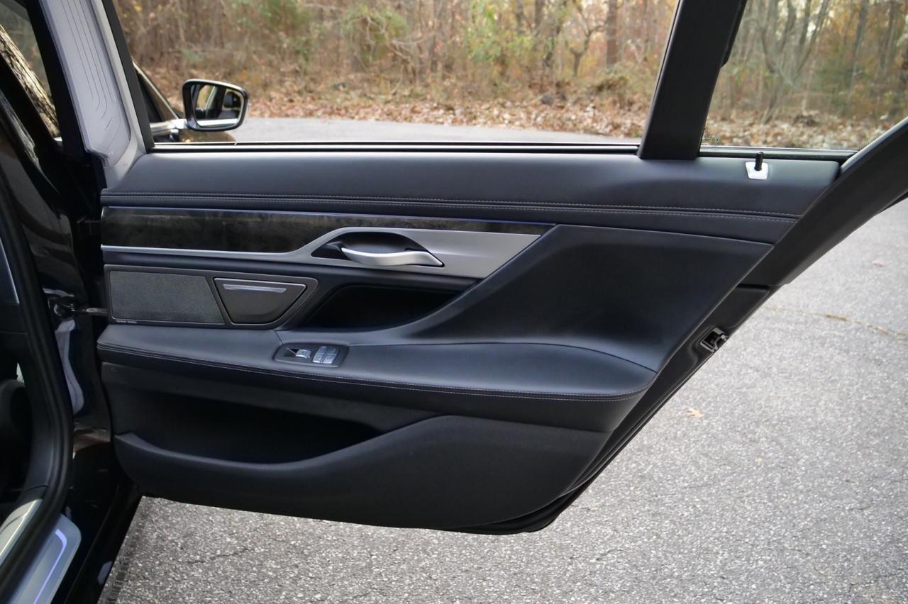 2021 BMW 750i xDrive / Executive Package / Driving Assistance Pacakge! Lincolnton NC