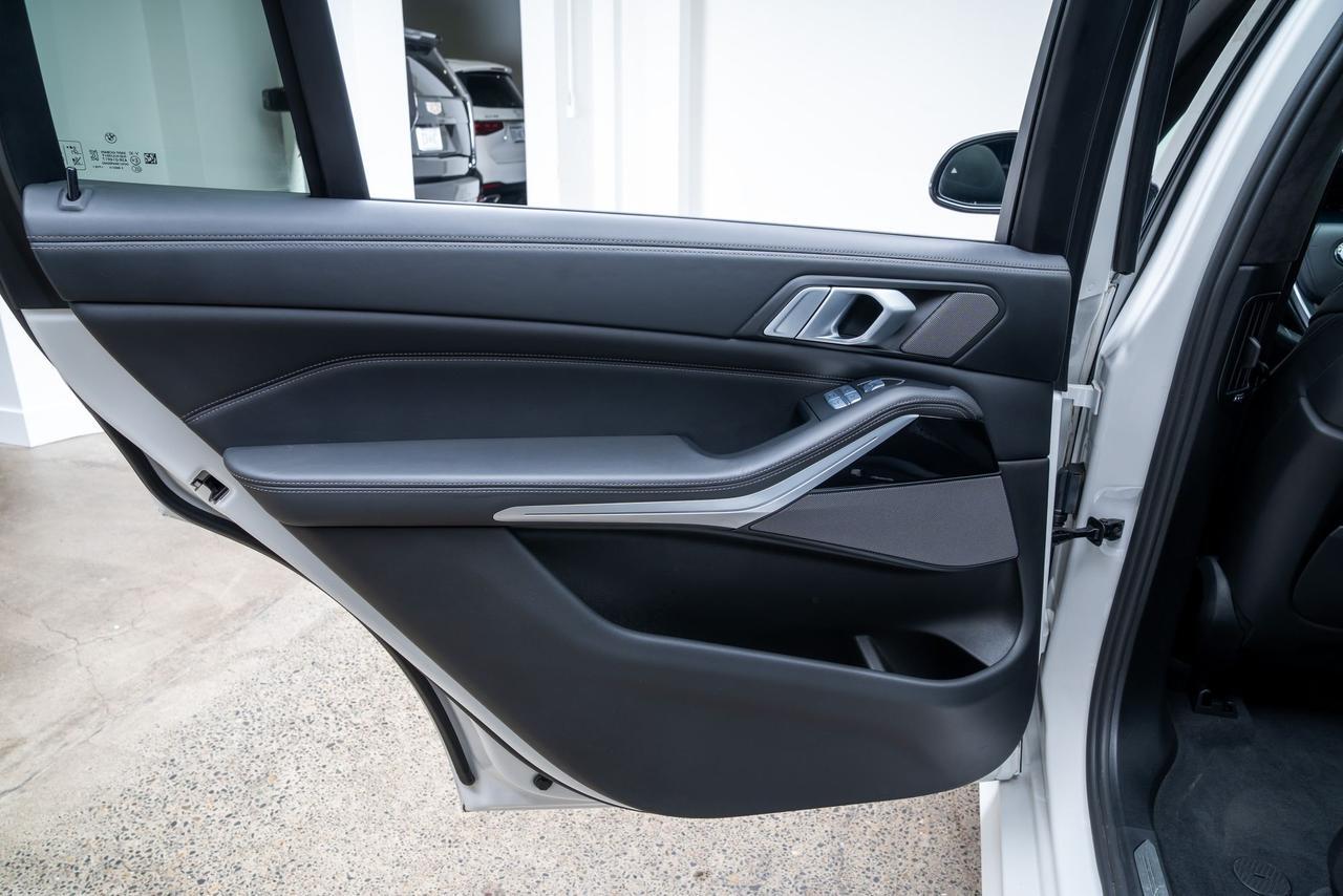 2021 BMW X7 ALPINA XB7 Adaptive Cruise Second Row Captains Chairs Portland OR