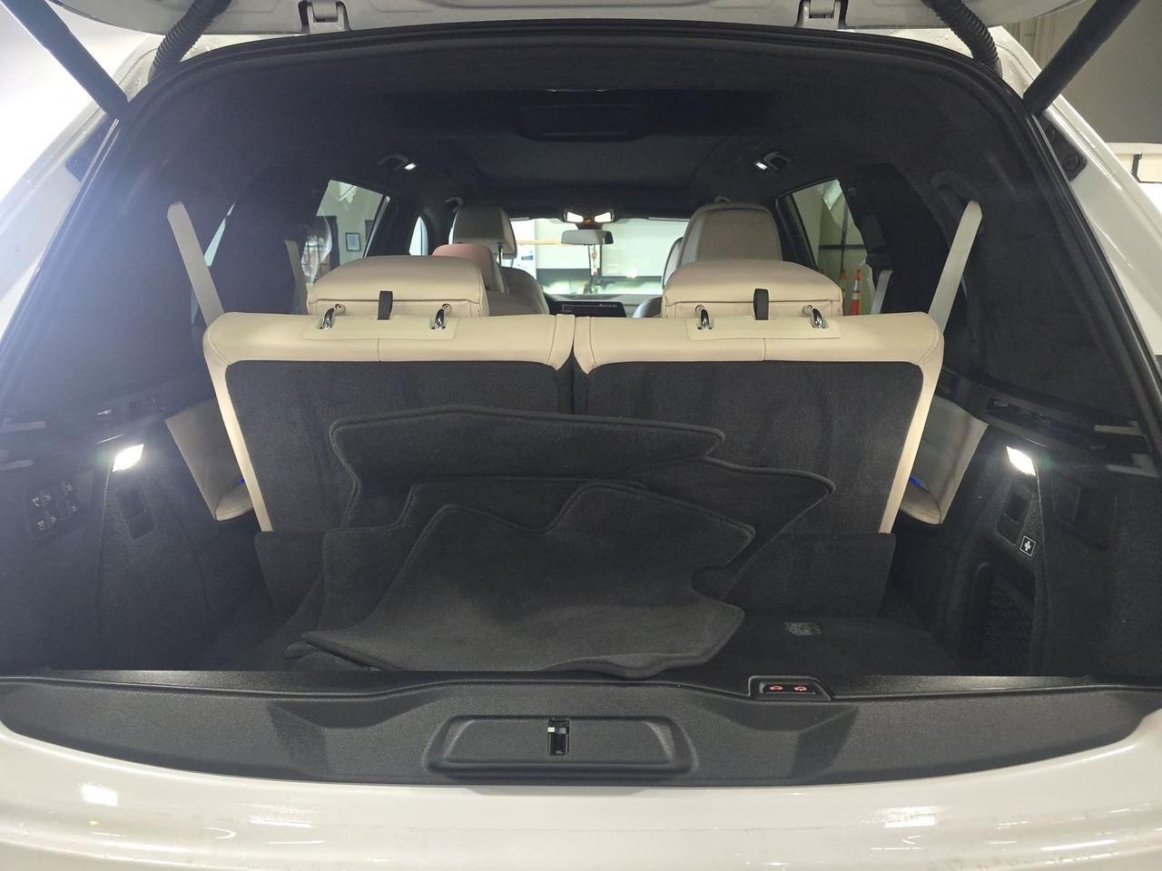 2021 BMW X7 xDrive40i Second Row Captain&apos;s Chairs Harman Kardon Sound Portland OR