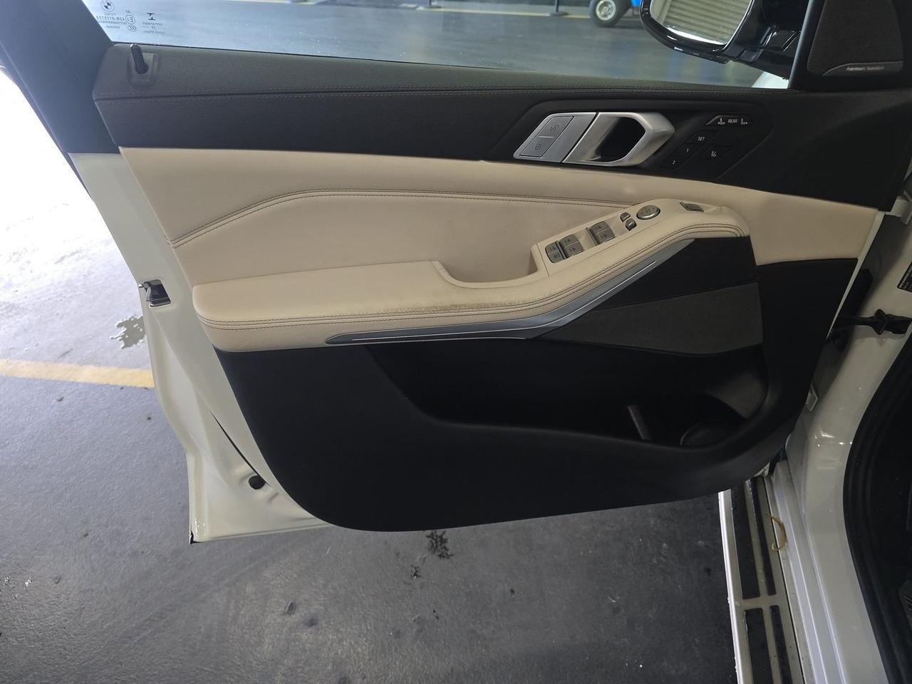 2021 BMW X7 xDrive40i Second Row Captain&apos;s Chairs Harman Kardon Sound Portland OR