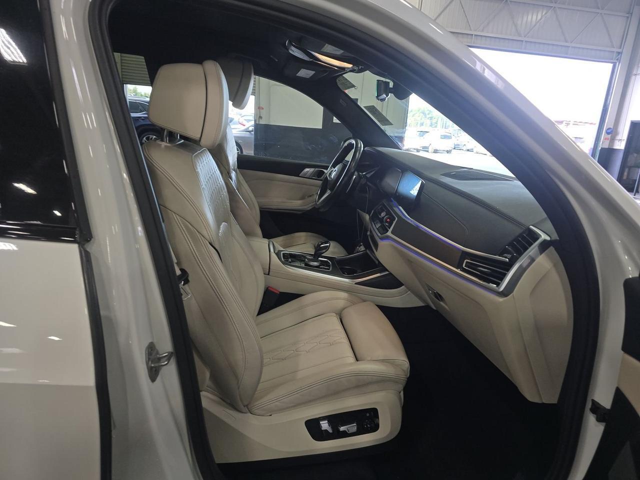 2021 BMW X7 xDrive40i Second Row Captain&apos;s Chairs Harman Kardon Sound Portland OR