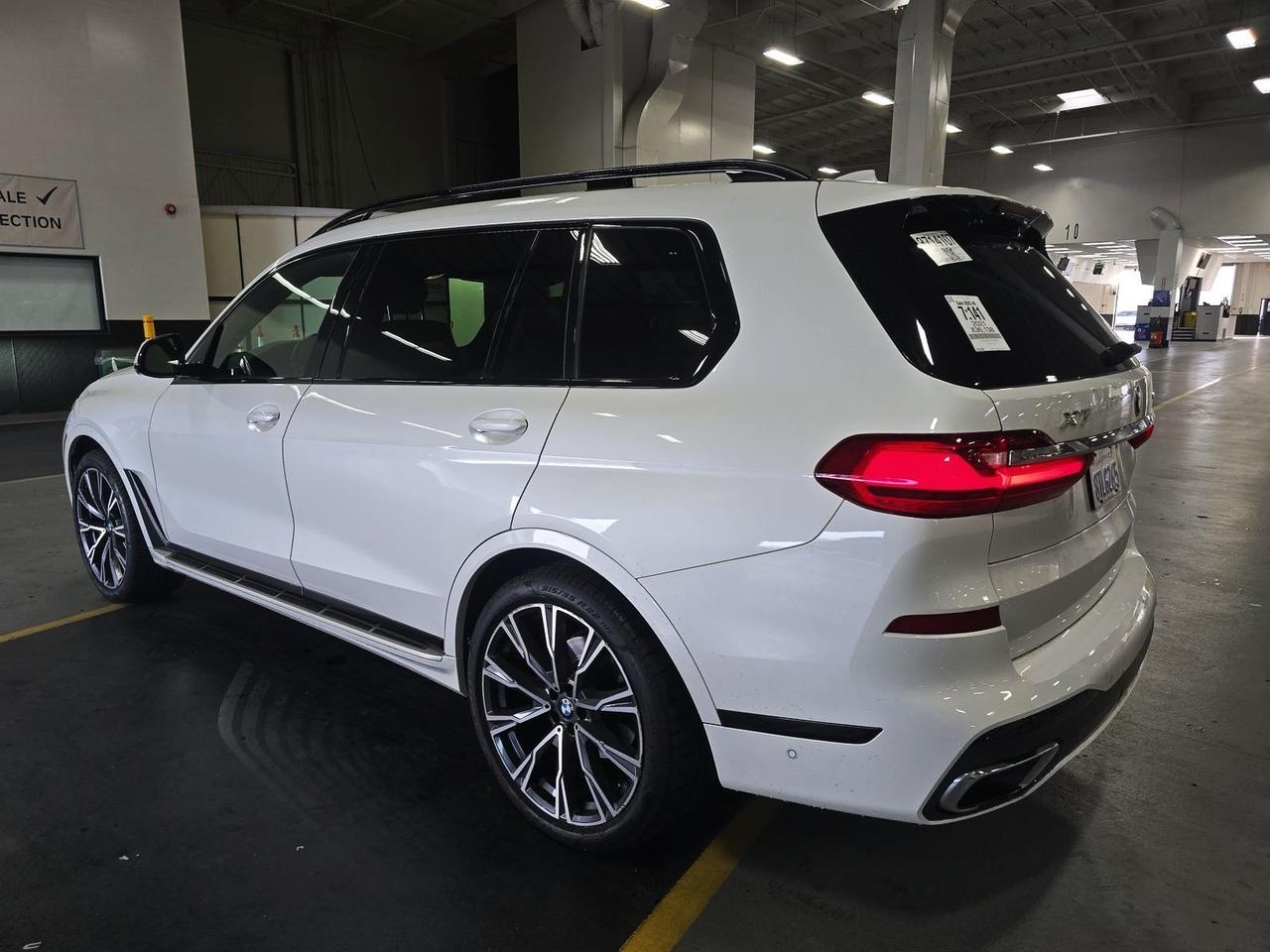 2021 BMW X7 xDrive40i Second Row Captain&apos;s Chairs Harman Kardon Sound Portland OR