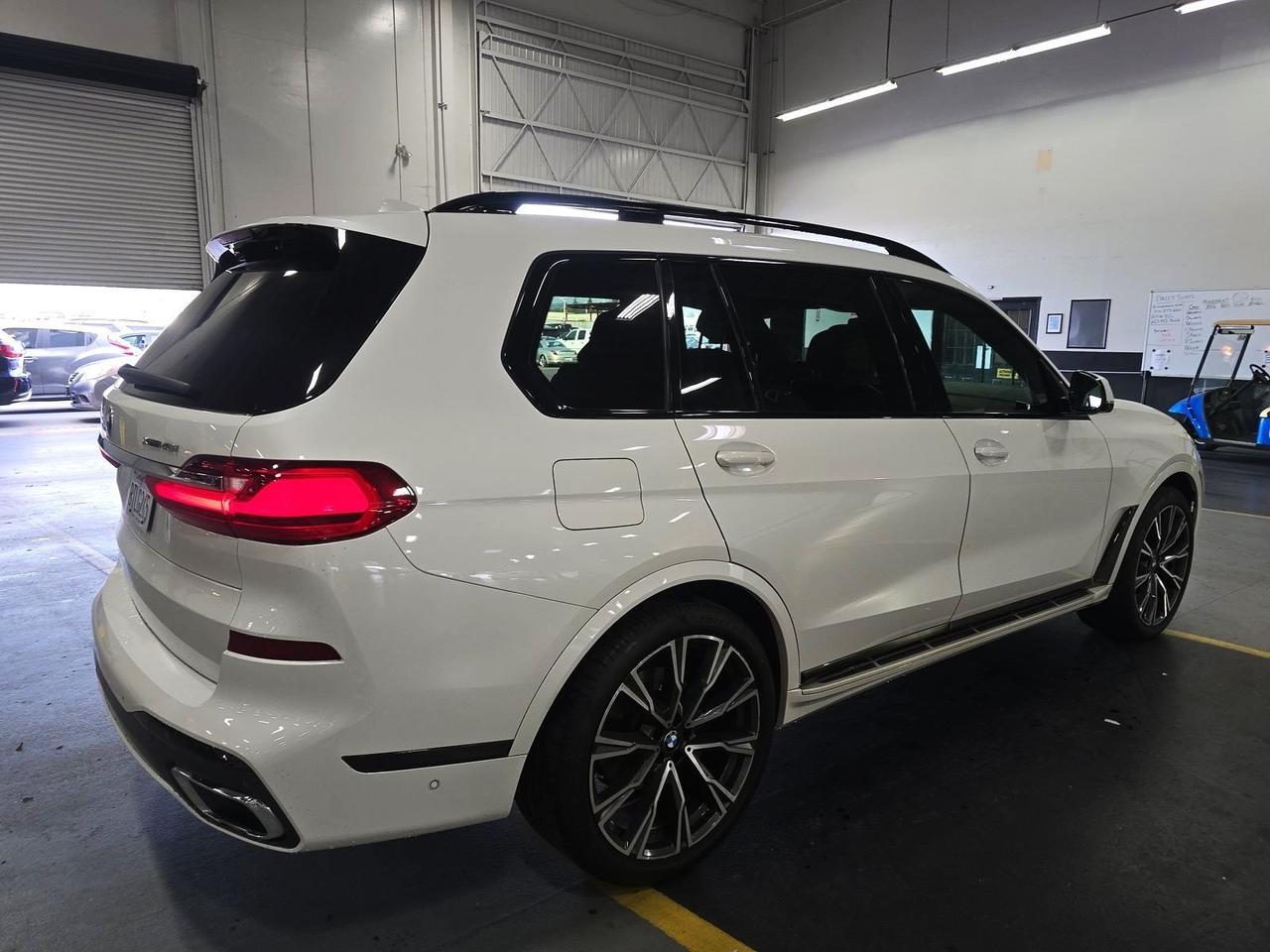 2021 BMW X7 xDrive40i Second Row Captain&apos;s Chairs Harman Kardon Sound Portland OR