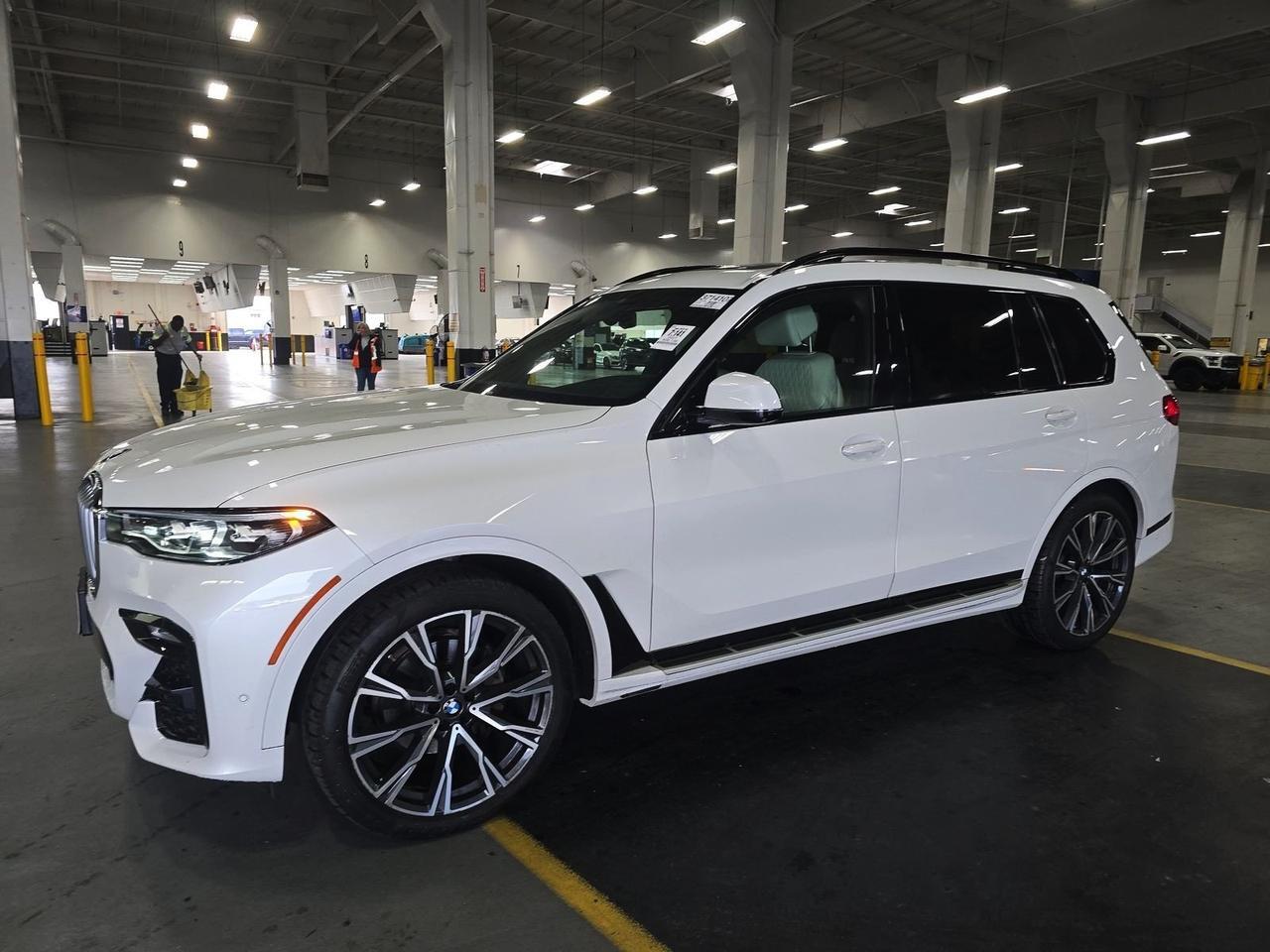 2021 BMW X7 xDrive40i Second Row Captain&apos;s Chairs Harman Kardon Sound Portland OR