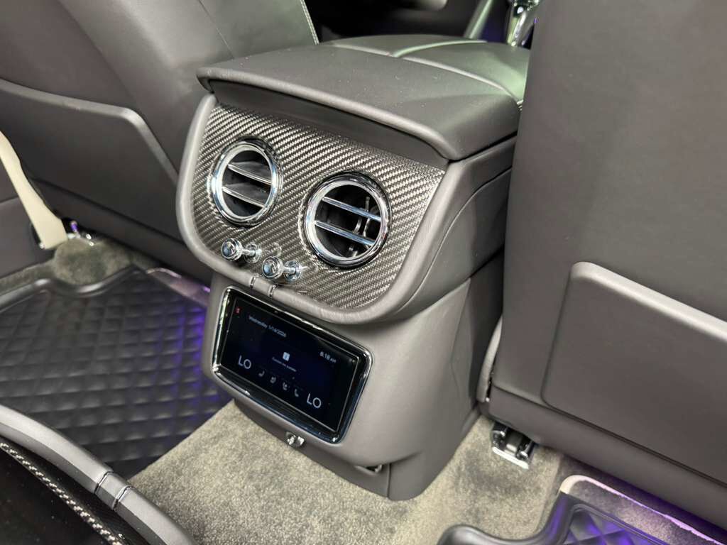 2021 Bentley Bentayga V8 pano roof, Naim audio, carbon trim, Blackline Specificaion, four passenger config AND MUCH MORE!! Fort Lauderdale FL