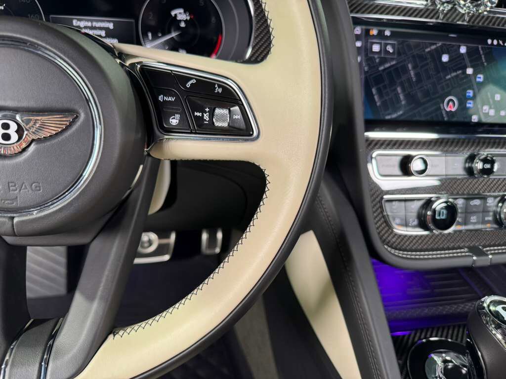 2021 Bentley Bentayga V8 pano roof, Naim audio, carbon trim, Blackline Specificaion, four passenger config AND MUCH MORE!! Fort Lauderdale FL