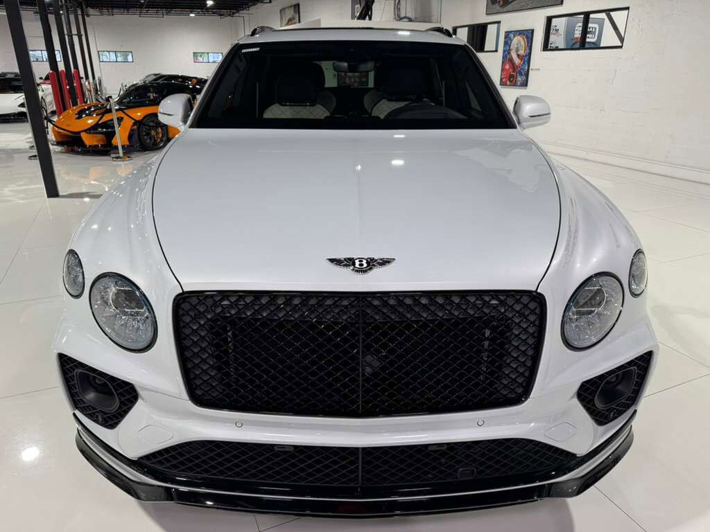 2021 Bentley Bentayga V8 pano roof, Naim audio, carbon trim, Blackline Specificaion, four passenger config AND MUCH MORE!! Fort Lauderdale FL