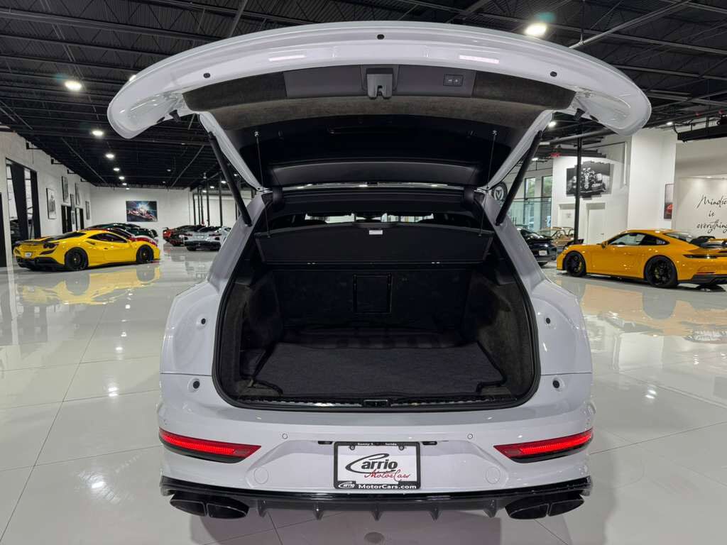 2021 Bentley Bentayga V8 pano roof, Naim audio, carbon trim, Blackline Specificaion, four passenger config AND MUCH MORE!! Fort Lauderdale FL