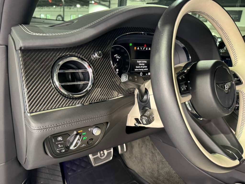 2021 Bentley Bentayga V8 pano roof, Naim audio, carbon trim, Blackline Specificaion, four passenger config AND MUCH MORE!! Fort Lauderdale FL