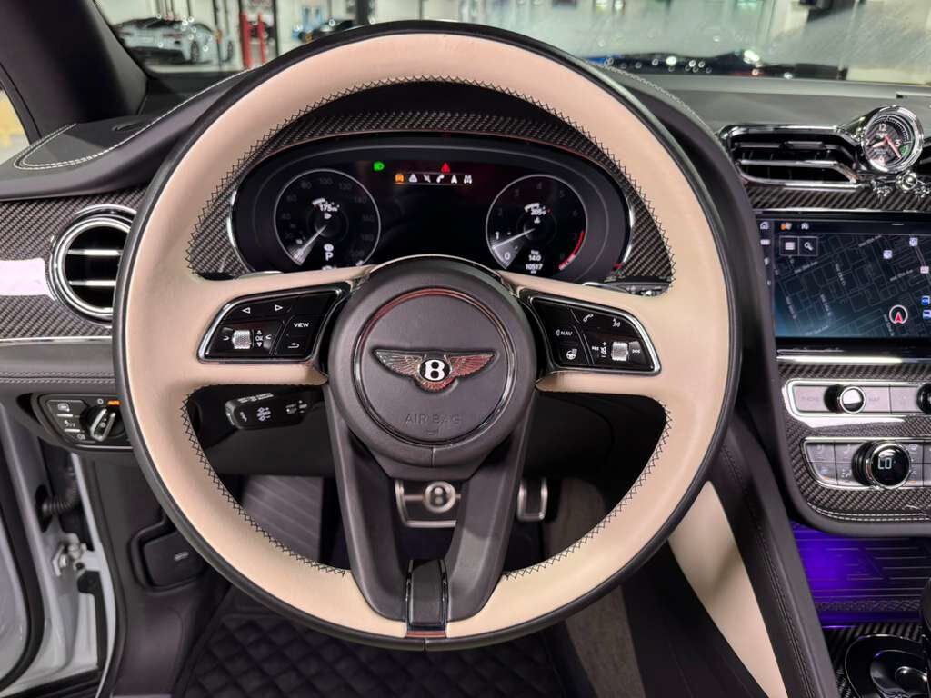 2021 Bentley Bentayga V8 pano roof, Naim audio, carbon trim, Blackline Specificaion, four passenger config AND MUCH MORE!! Fort Lauderdale FL