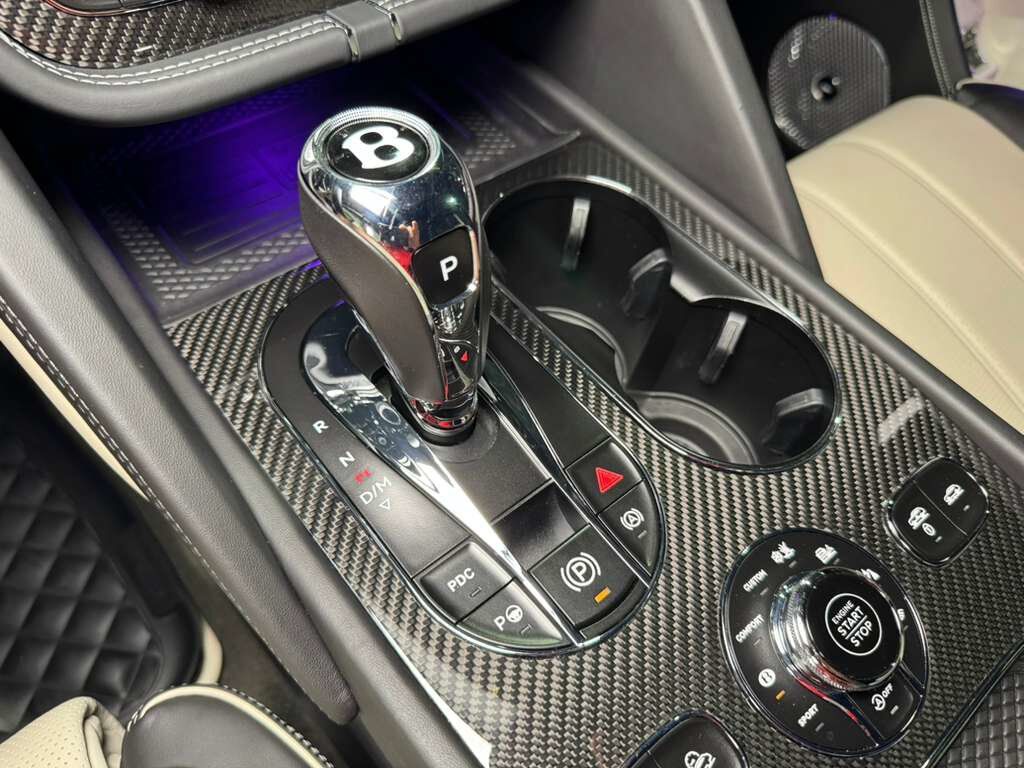 2021 Bentley Bentayga V8 pano roof, Naim audio, carbon trim, Blackline Specificaion, four passenger config AND MUCH MORE!! Fort Lauderdale FL