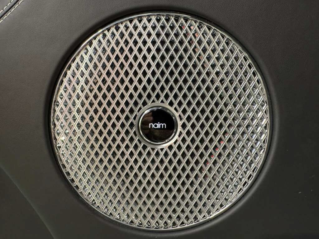 2021 Bentley Bentayga V8 pano roof, Naim audio, carbon trim, Blackline Specificaion, four passenger config AND MUCH MORE!! Fort Lauderdale FL