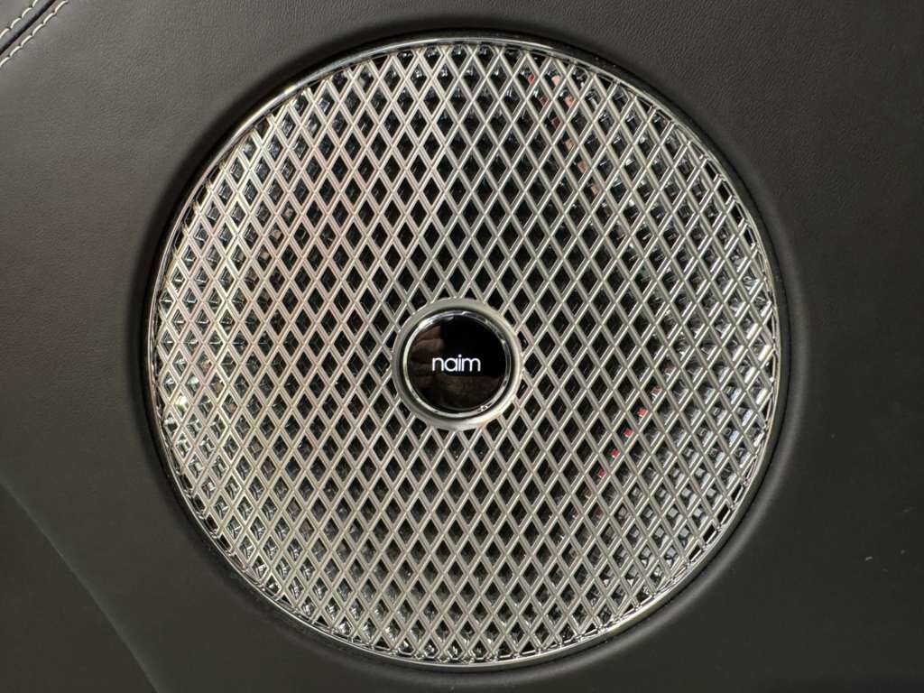 2021 Bentley Bentayga V8 pano roof, Naim audio, carbon trim, Blackline Specificaion, four passenger config AND MUCH MORE!! Fort Lauderdale FL