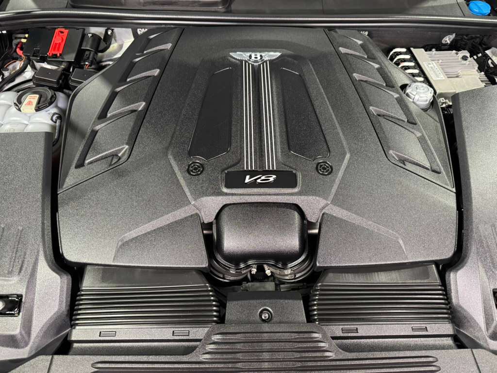 2021 Bentley Bentayga V8 pano roof, Naim audio, carbon trim, Blackline Specificaion, four passenger config AND MUCH MORE!! Fort Lauderdale FL