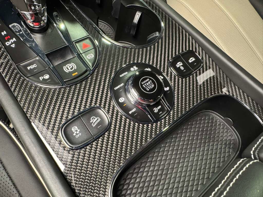2021 Bentley Bentayga V8 pano roof, Naim audio, carbon trim, Blackline Specificaion, four passenger config AND MUCH MORE!! Fort Lauderdale FL