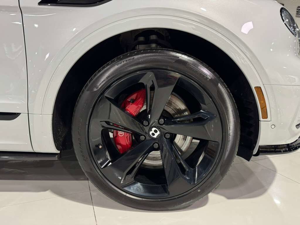 2021 Bentley Bentayga V8 pano roof, Naim audio, carbon trim, Blackline Specificaion, four passenger config AND MUCH MORE!! Fort Lauderdale FL