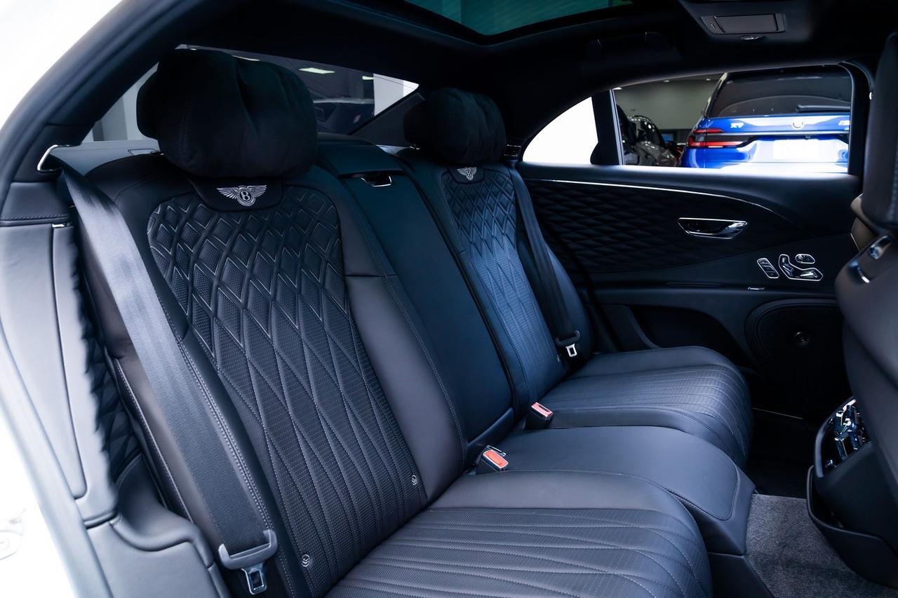 2021 Bentley Flying Spur V8 Vented Seats Panoramic Glass Tilt Portland OR
