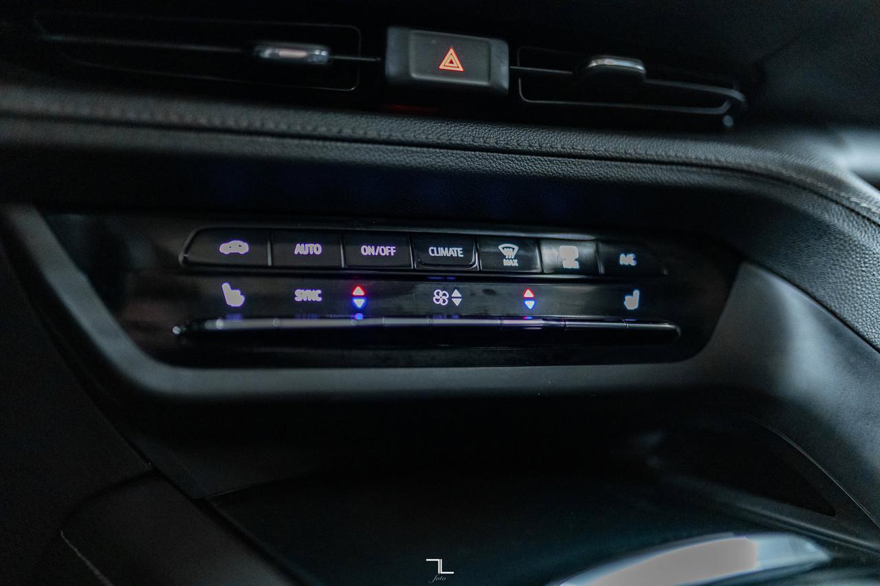 2021 Buick Envision AWD Essence Leather Roof Nav BCam Red Deer AB