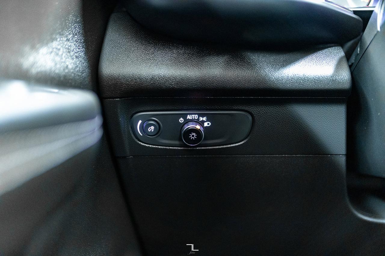 2021 Buick Envision AWD Essence Leather Roof Nav BCam Red Deer AB