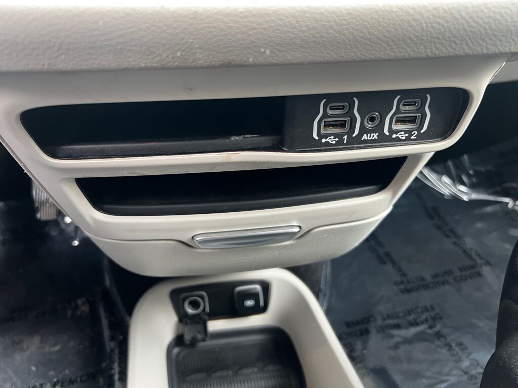 2021 CHRYSLER VOYAGER LXI Des Moines WA