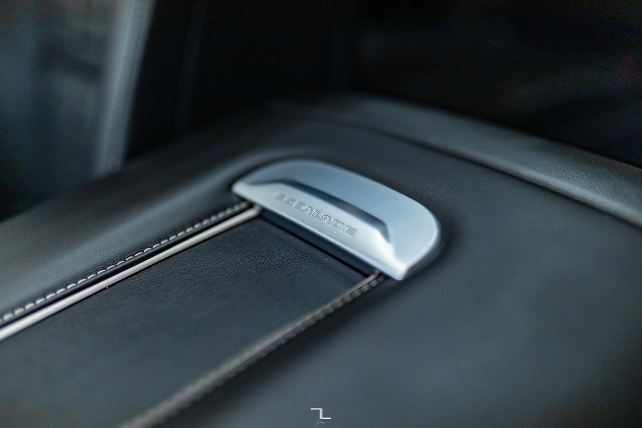 2021 Cadillac Escalade AWD Sport Platinum Leather Roof Nav BCam Red Deer AB