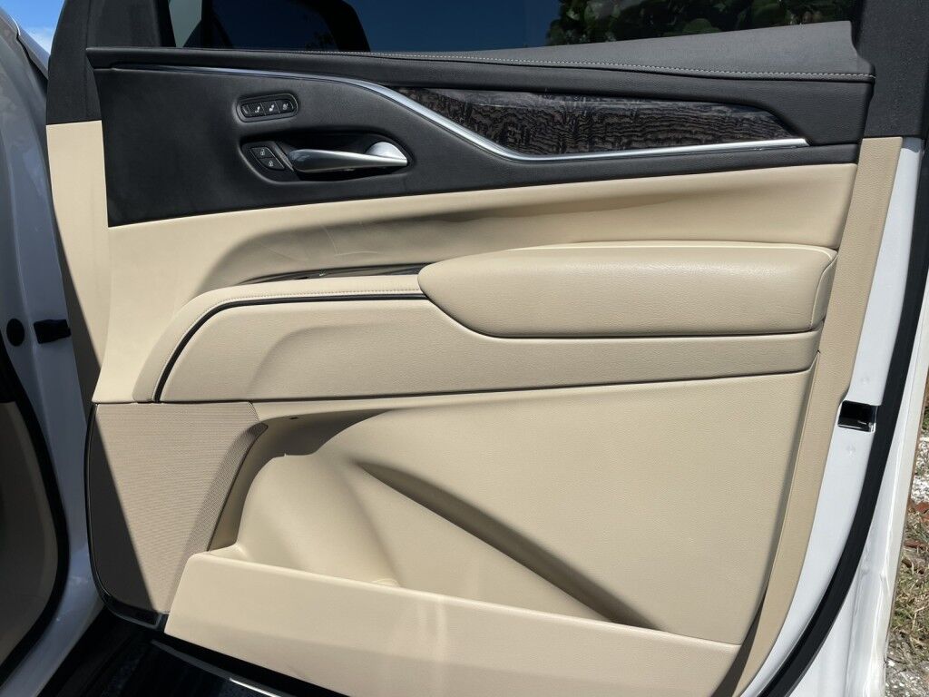 2021 Cadillac Escalade Premium Luxury~ADAPTIVE CRUISE CONTROL~CAMERA SYSTEM~CHROME ROOF RAILS~CRUISE CONTROL~DRIVER ASSISTANCE PACKAGE~HEATED SEATS~KEYLESS ENTRY~PREMIUM SOUND SYSTEM~RUNNING BOARDS~VIDEO MONITOR Sarasota FL