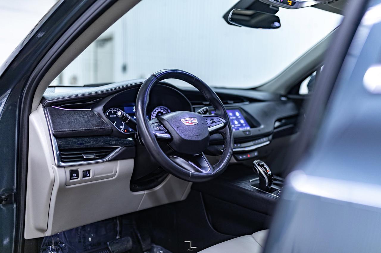 2021 Cadillac XT4 AWD Premium Luxury Leather Roof BCam Red Deer AB