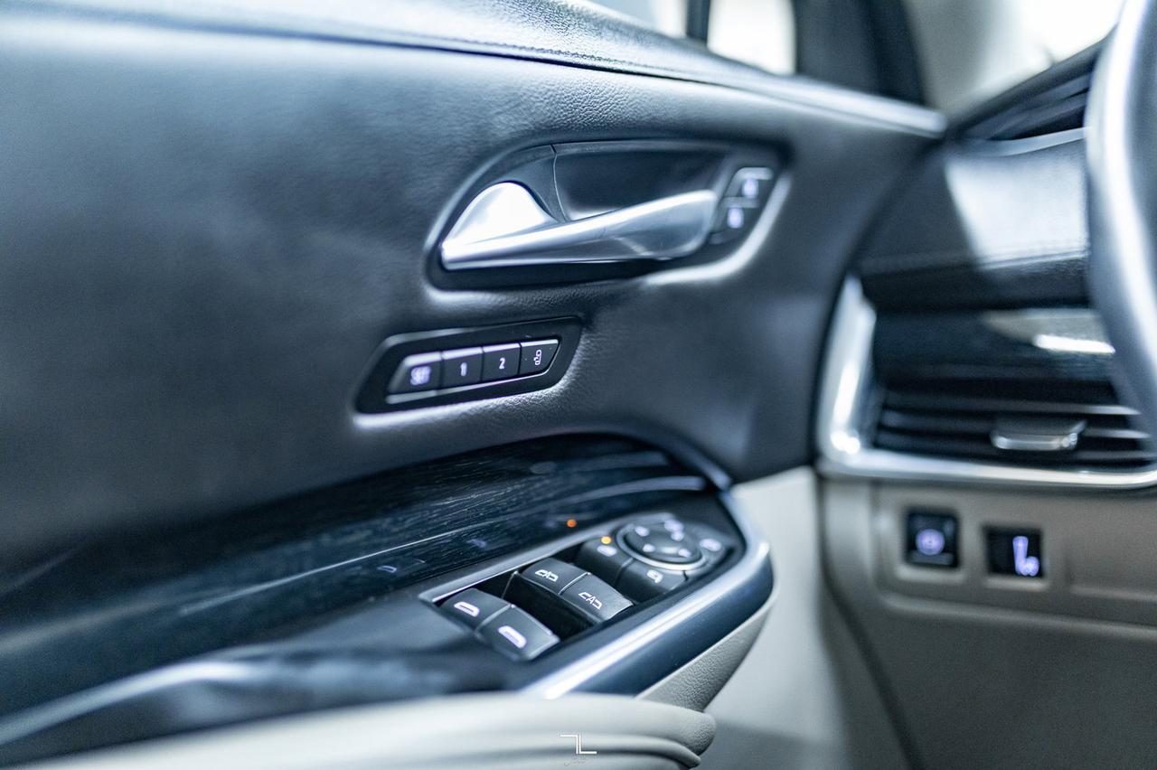 2021 Cadillac XT4 AWD Premium Luxury Leather Roof BCam Red Deer AB