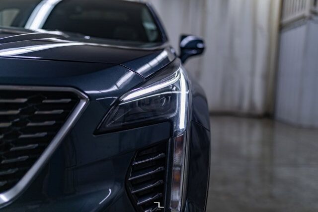 2021 Cadillac XT4 AWD Premium Luxury Leather Roof BCam Red Deer AB