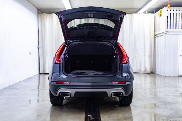 2021 Cadillac XT4 AWD Premium Luxury Leather Roof BCam Red Deer AB