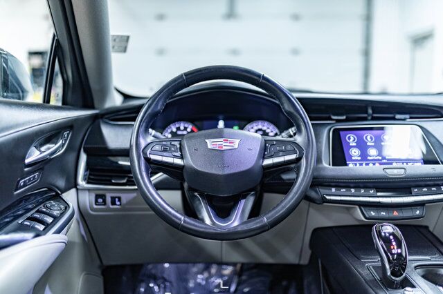 2021 Cadillac XT4 AWD Premium Luxury Leather Roof BCam Red Deer AB