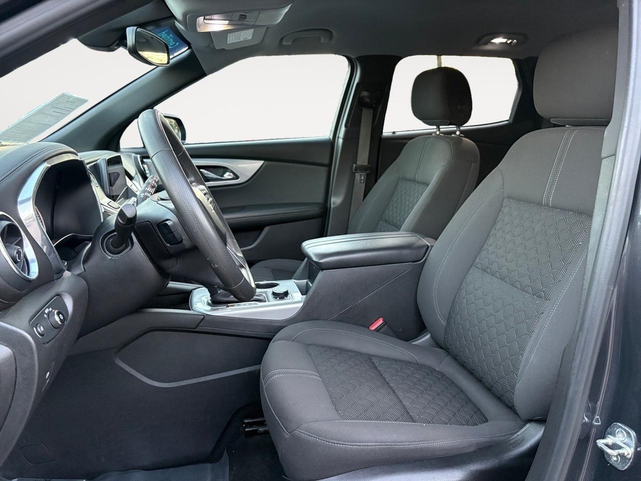 2021 Chevrolet Blazer LT, LANE KEEP ASSIST, AUTO START/STOP, POWER LIFTGATE, FORWARD COLLISION ALERT, BLIND SPOT ALERT, BACKUP CAMERA, PARKING SENSORS, HEATED STEERING WHEEL & SEATS, APPLE CARPLAY/ANDROID AUTO, TOW PACKAGE, LOW MILEAGE, CLEAN CARFAX, BLAZE THE ROAD!