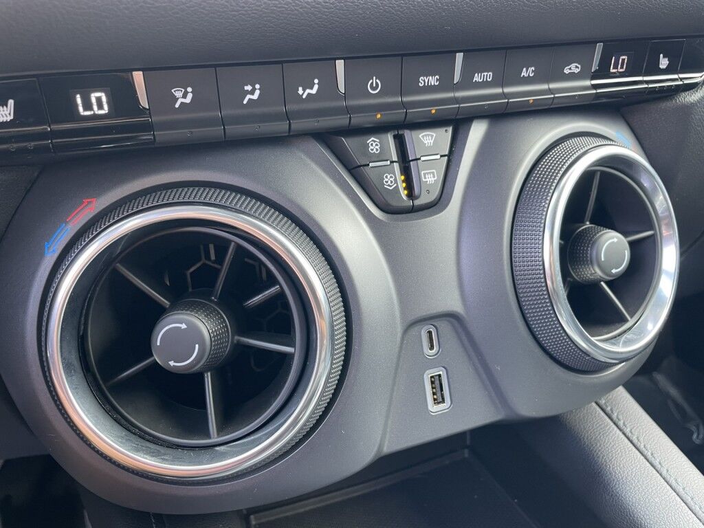 2021 Chevrolet Blazer LT~AUTO START/STOP~BLIND SPOT WARNING~DRIVER ASSISTANCE PACKAGE~ONLINE FINANCE AND SHIPPING AVAILABLE!!! Sarasota FL