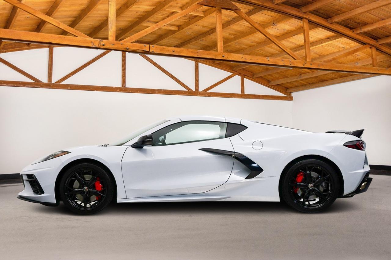 2021 Chevrolet Corvette 2LT photo 3