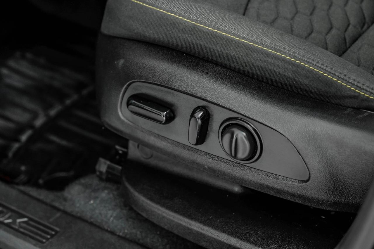 2021 Chevrolet Equinox LT CONFIDENCE & CONVENIENCE PKG CHEVY SAFETY ASSIST BLIND SPOT ASSIST REAR CAMERA Carrollton TX