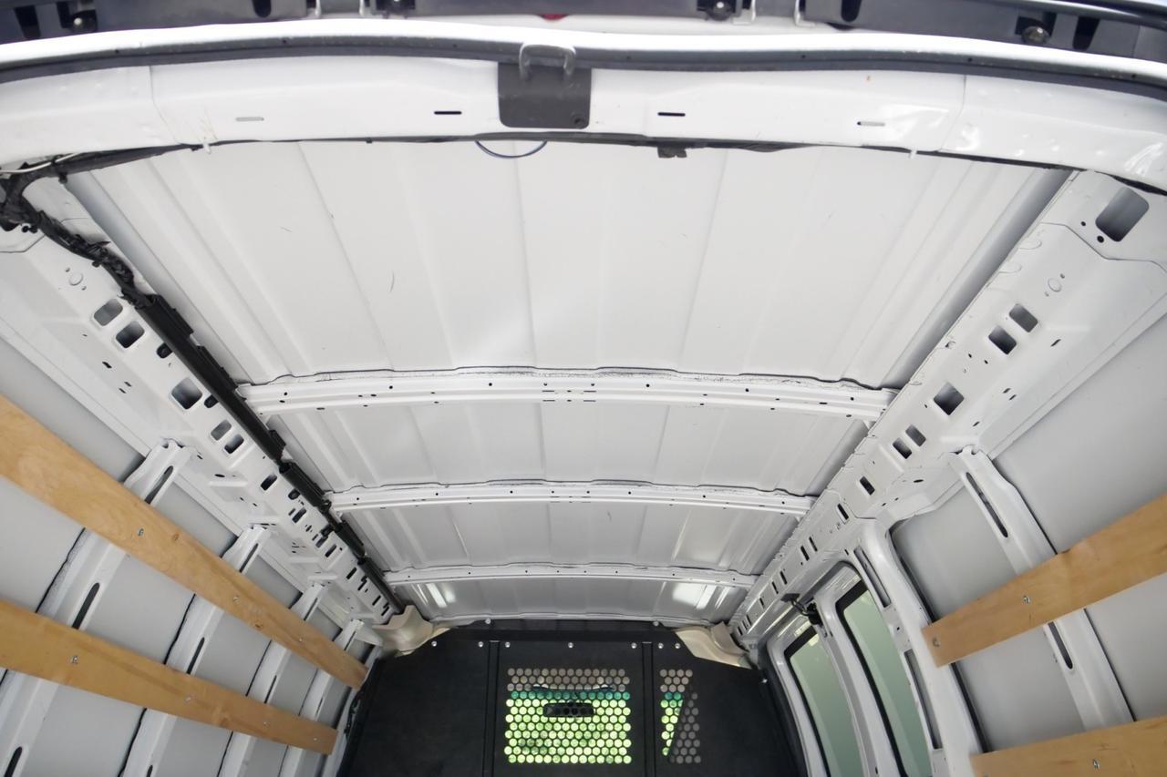 2021 Chevrolet Express 2500 Cargo Van / 6.6L V8 / Convenience Package High Point NC